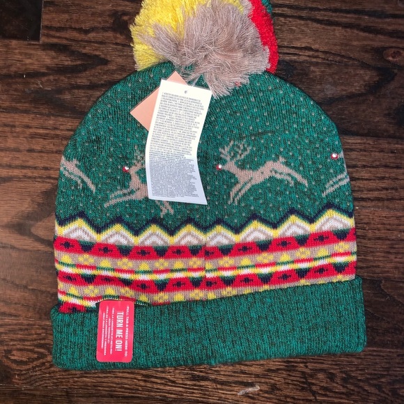 AEO - green red holiday beanie winter hat NWT * - Picture 2 of 2